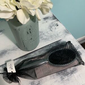 Aria Beauty Luxe Oval Detangling Brush